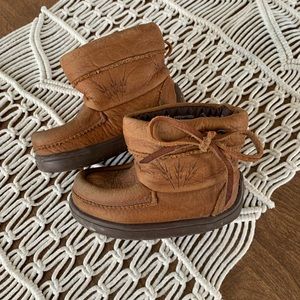 •SOLD• Manitobah Mulluk kids gatherer boot